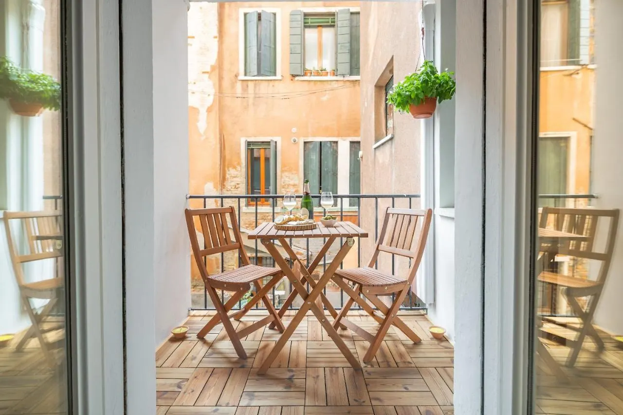 Ca Del Mar Venice Luxury Apartments
