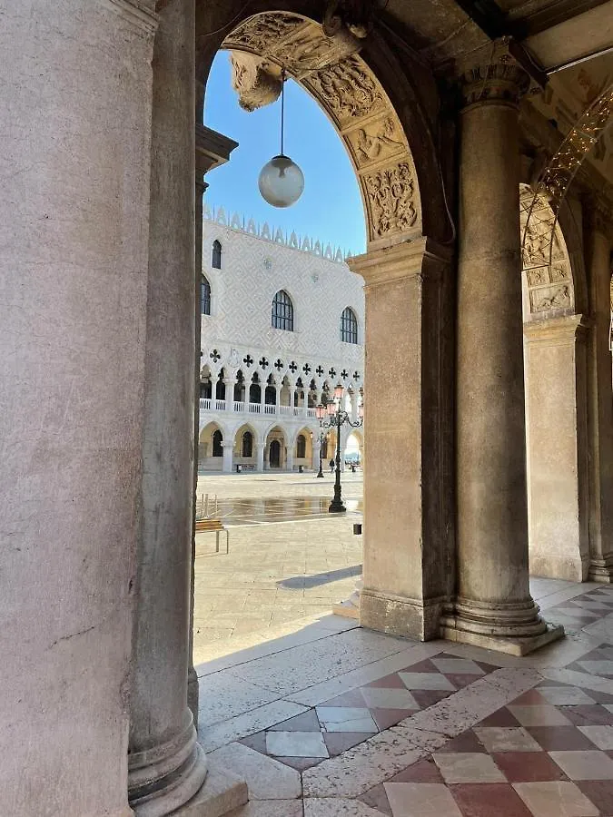Ca Del Mar Venice Luxury Apartments