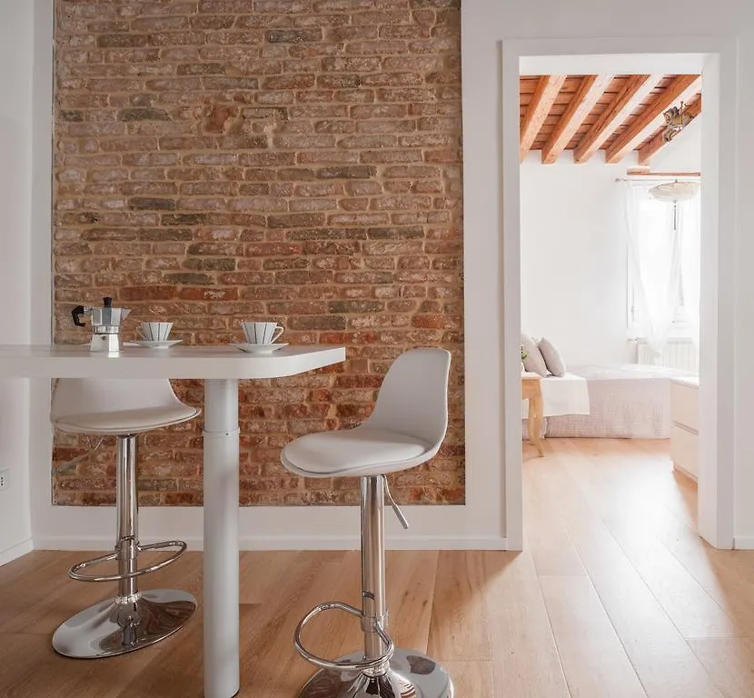 Ca Del Mar Venice Luxury Apartments
